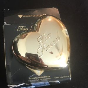 Too Faced Love Light Prismatic Highlighter
